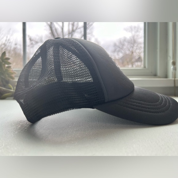 Nashville ‘Nothing But Rock ‘n Roll’ black and white trucker snap back hat - Picture 3 of 5